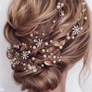 Elegant Gold and Pearl Bridal Hair Accessory